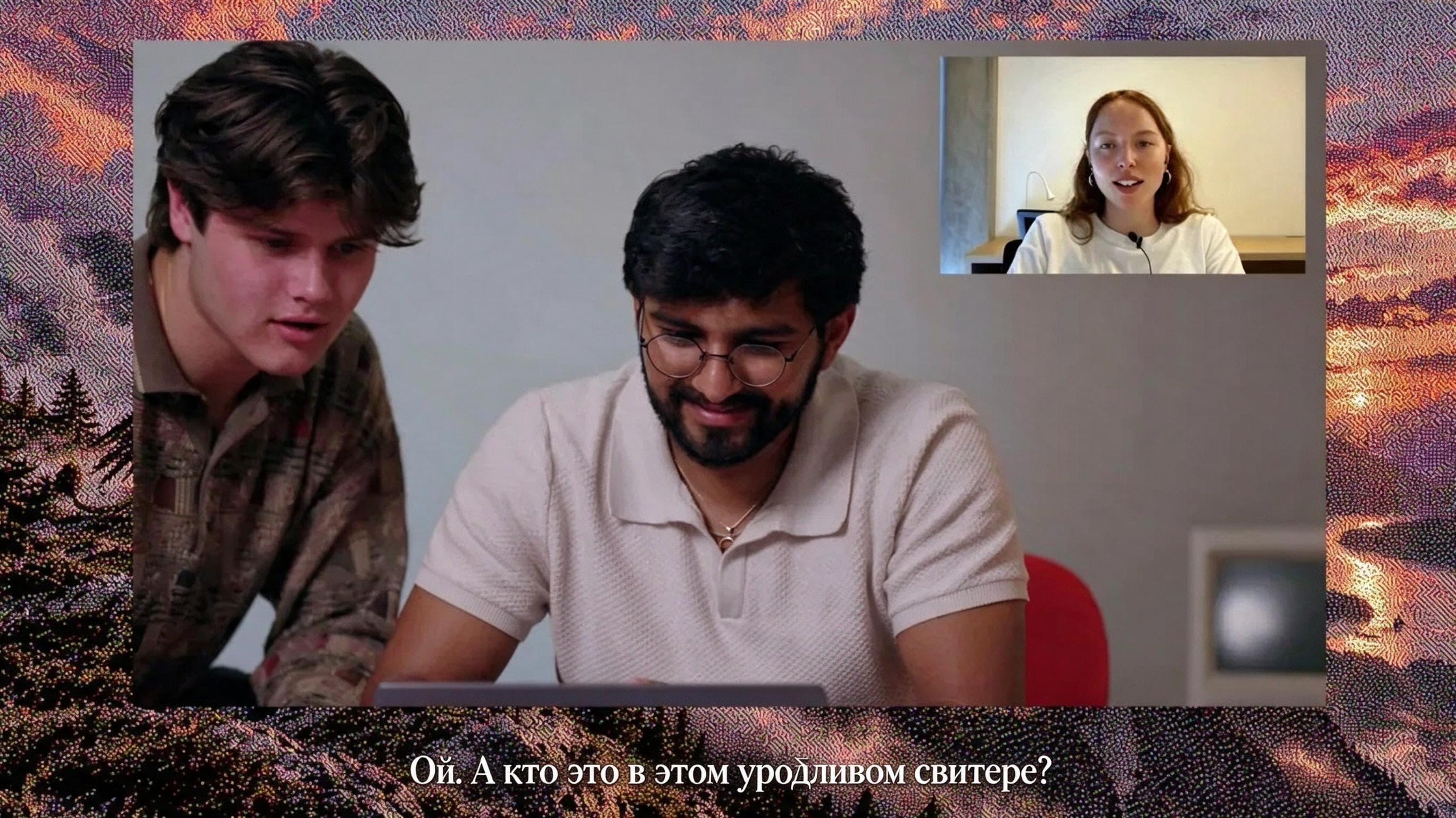 Кадр видеодиалога: два человека смотрят на собеседницу в окне видеосвязи, а система реагирует репликой с субтитрами.